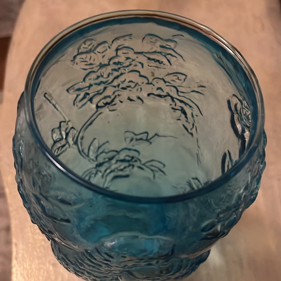 Vintage: Indiana Glass Tiara Exclusives Parrot and Floral 9 Inch Vase Aqua Blue - Picture 6 of 10